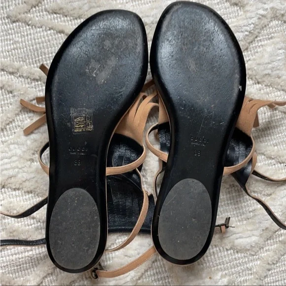 GUCCI Becky Suede Fringe Thong Sandals in Tan Color